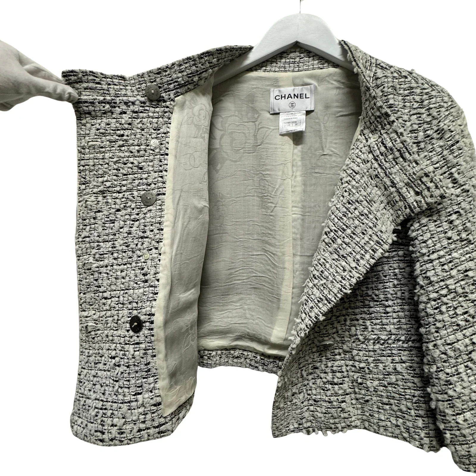 Chanel La Petite Veste Noire tweed jacket - Image 8