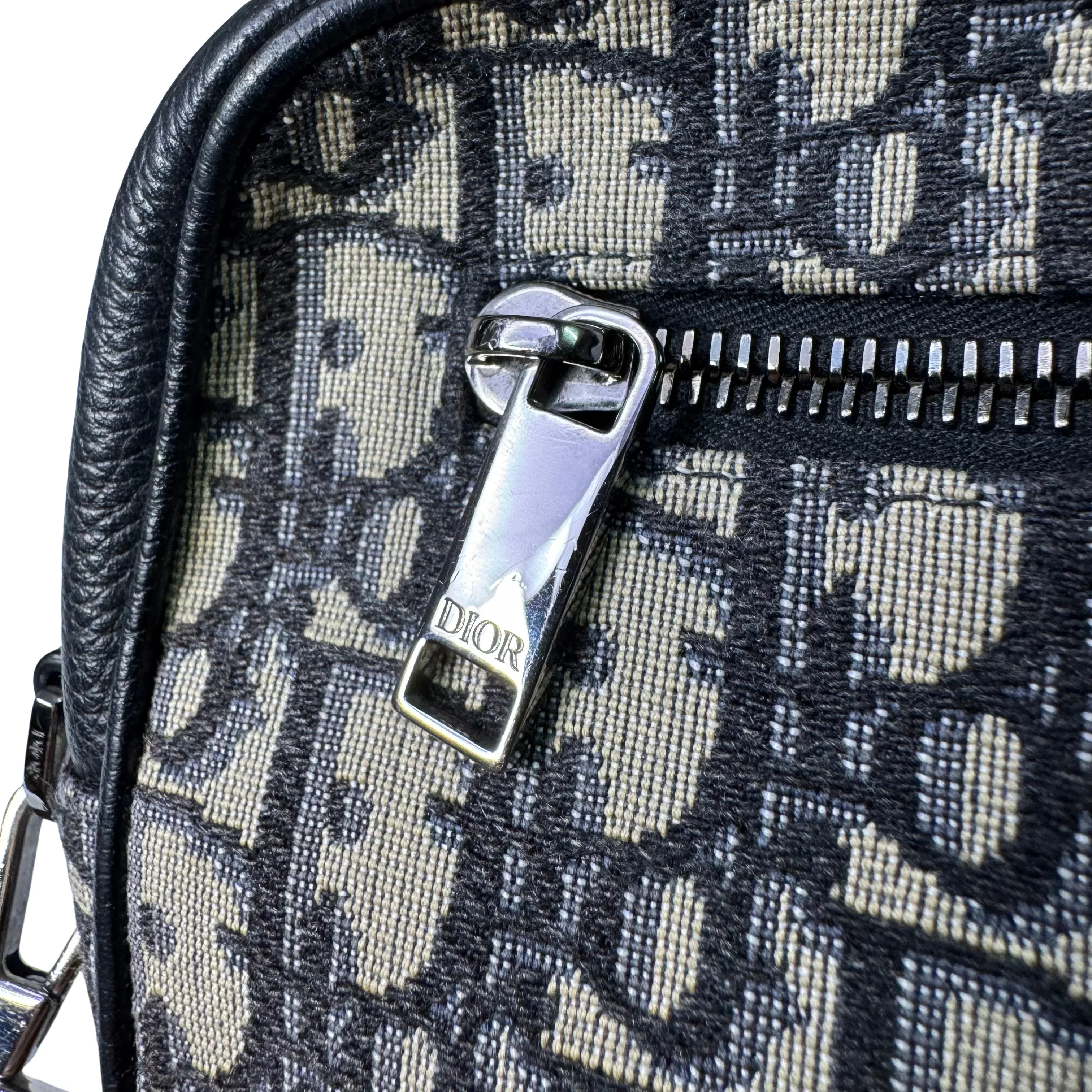 Dior Unisex Oblique Wristlet toiletry clutch Bag - Image 9