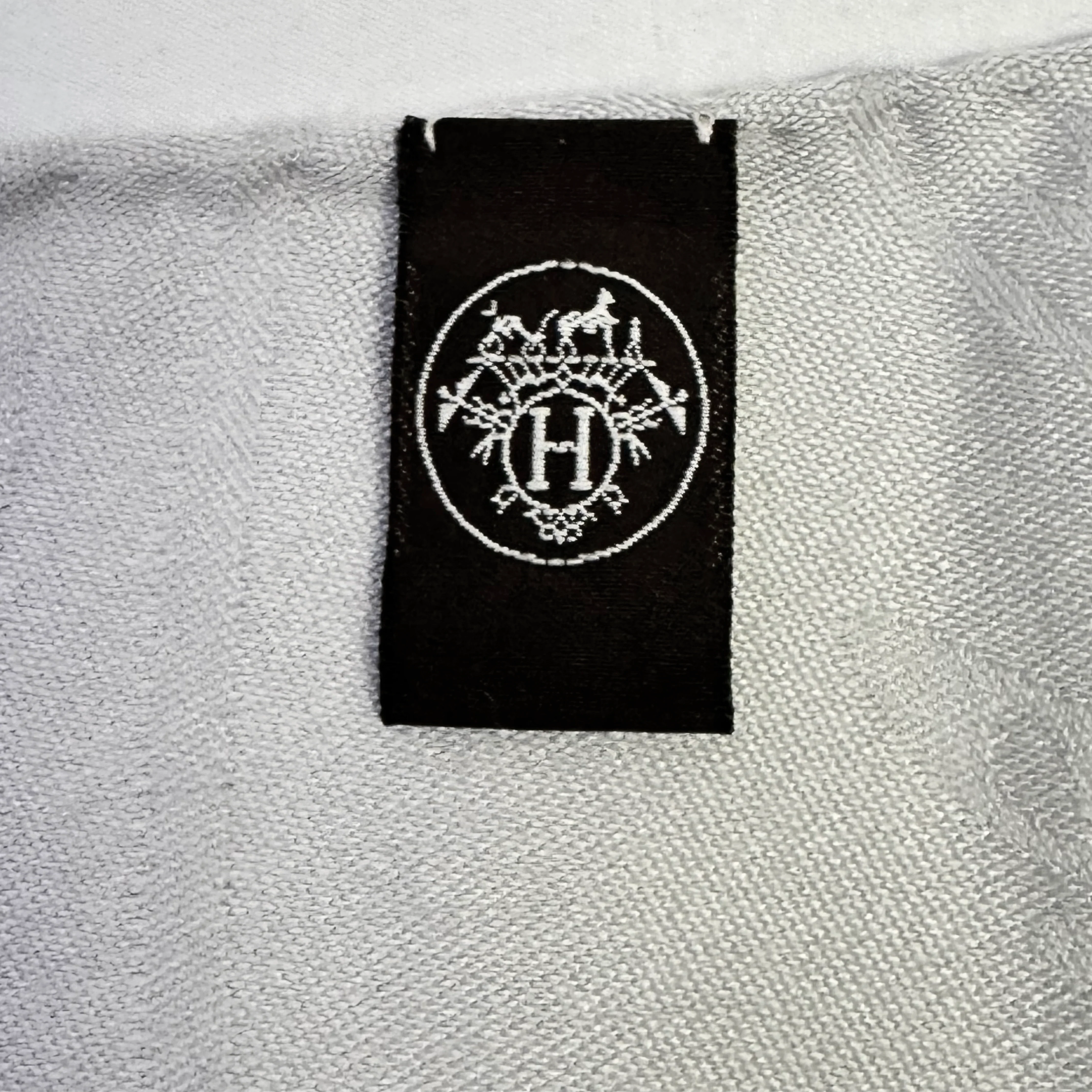 Hermès Silk Cashmere Scarf Grey - Image 7