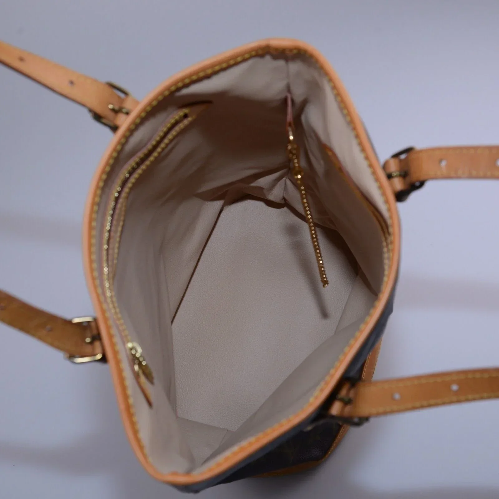 Louis Vuitton Bucket GM Monogram Tote Bag - Image 6