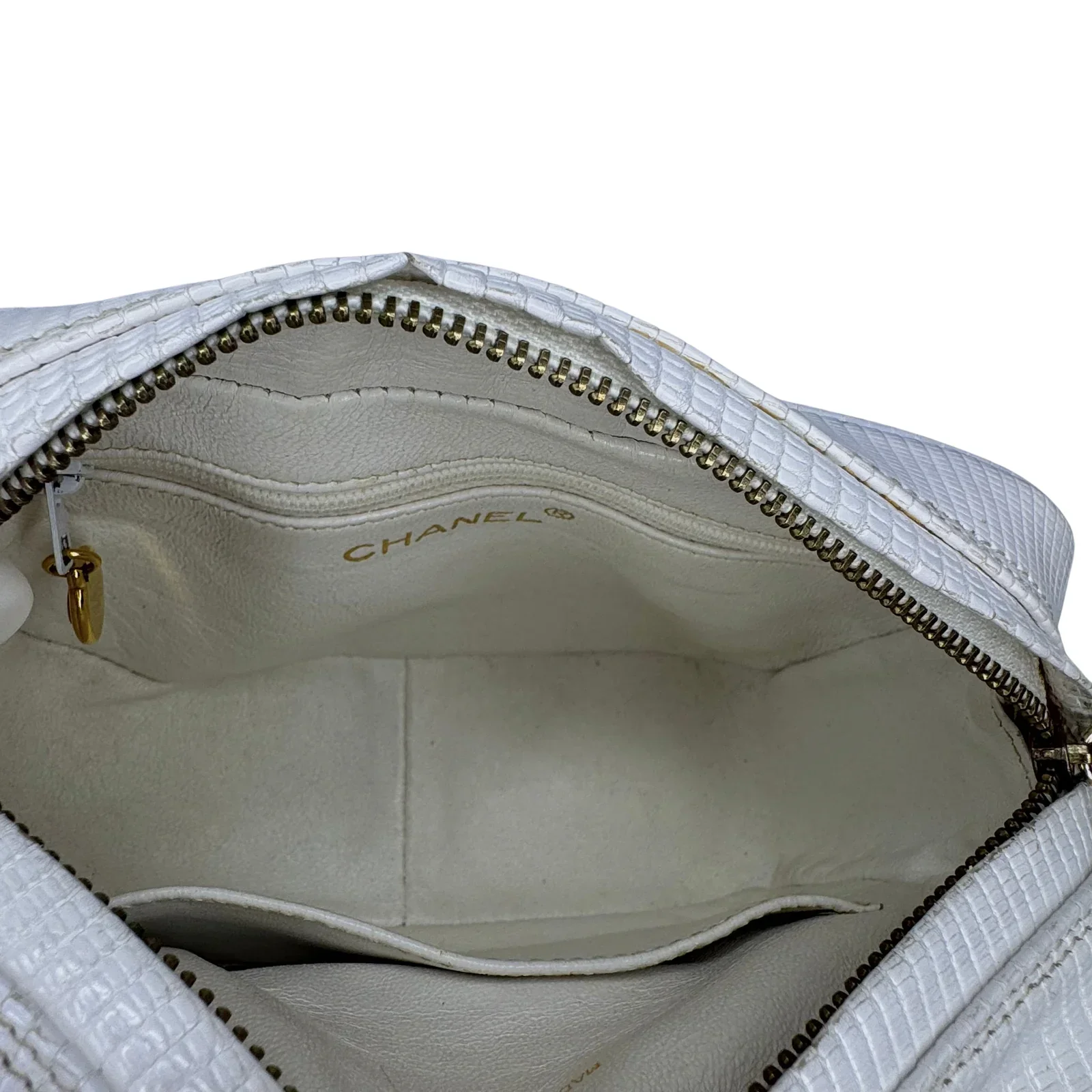 Chanel Vintage White Lizard Tassel Camera Crossbody Bag - Image 5
